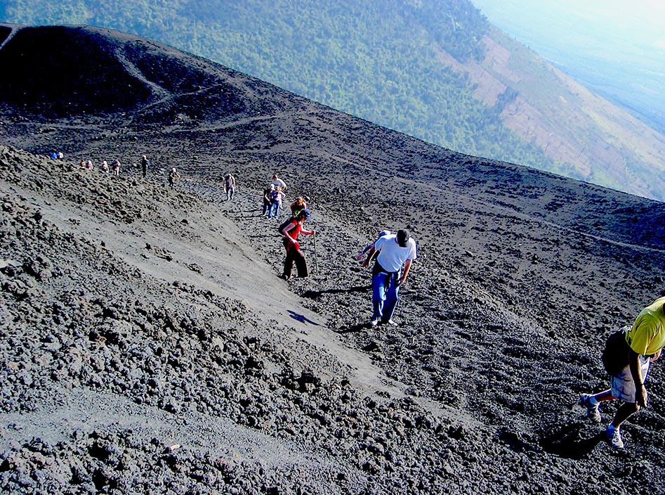 The steep scree slope up to Pocaya summit