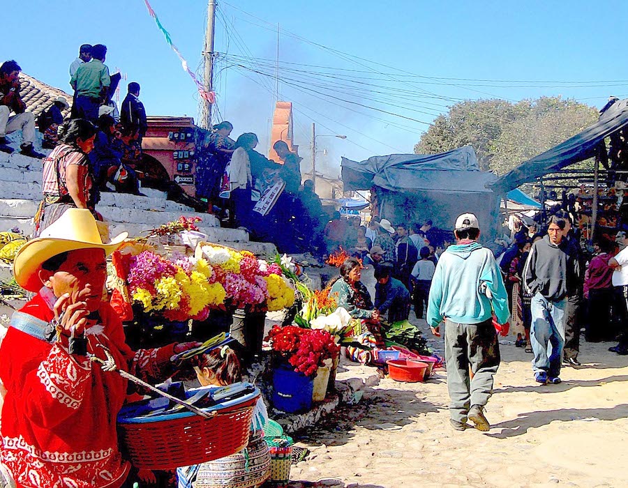 chichicastenengo markets guatemala